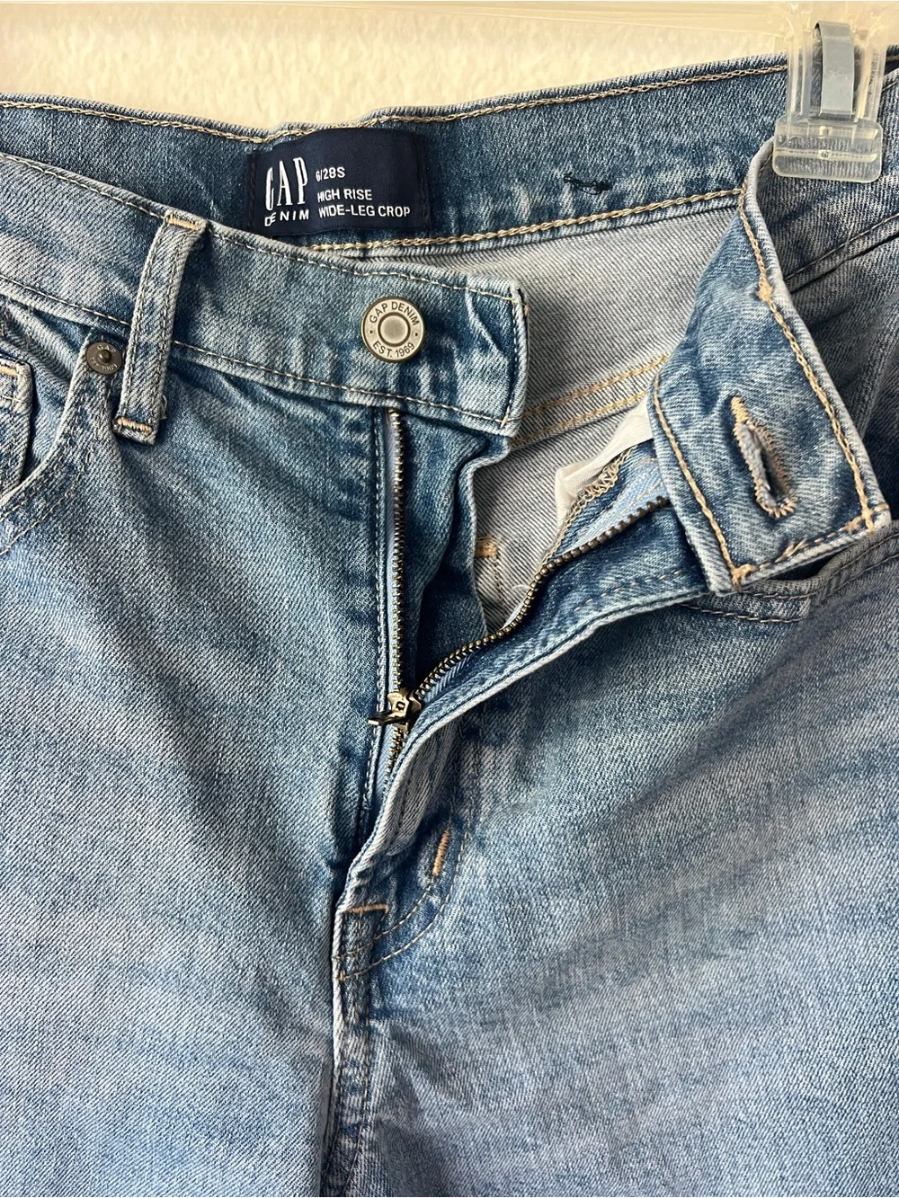 GAP high rise wide leg crop jeans in a perfect lived-in light wash Size 6/28S